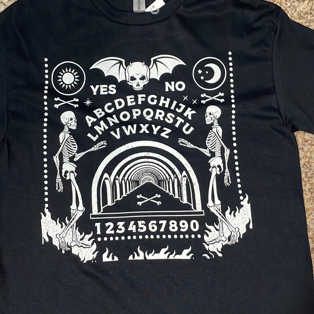 Skeleton Spirit Board Graphic Tee NWT - Picture 3 of 6